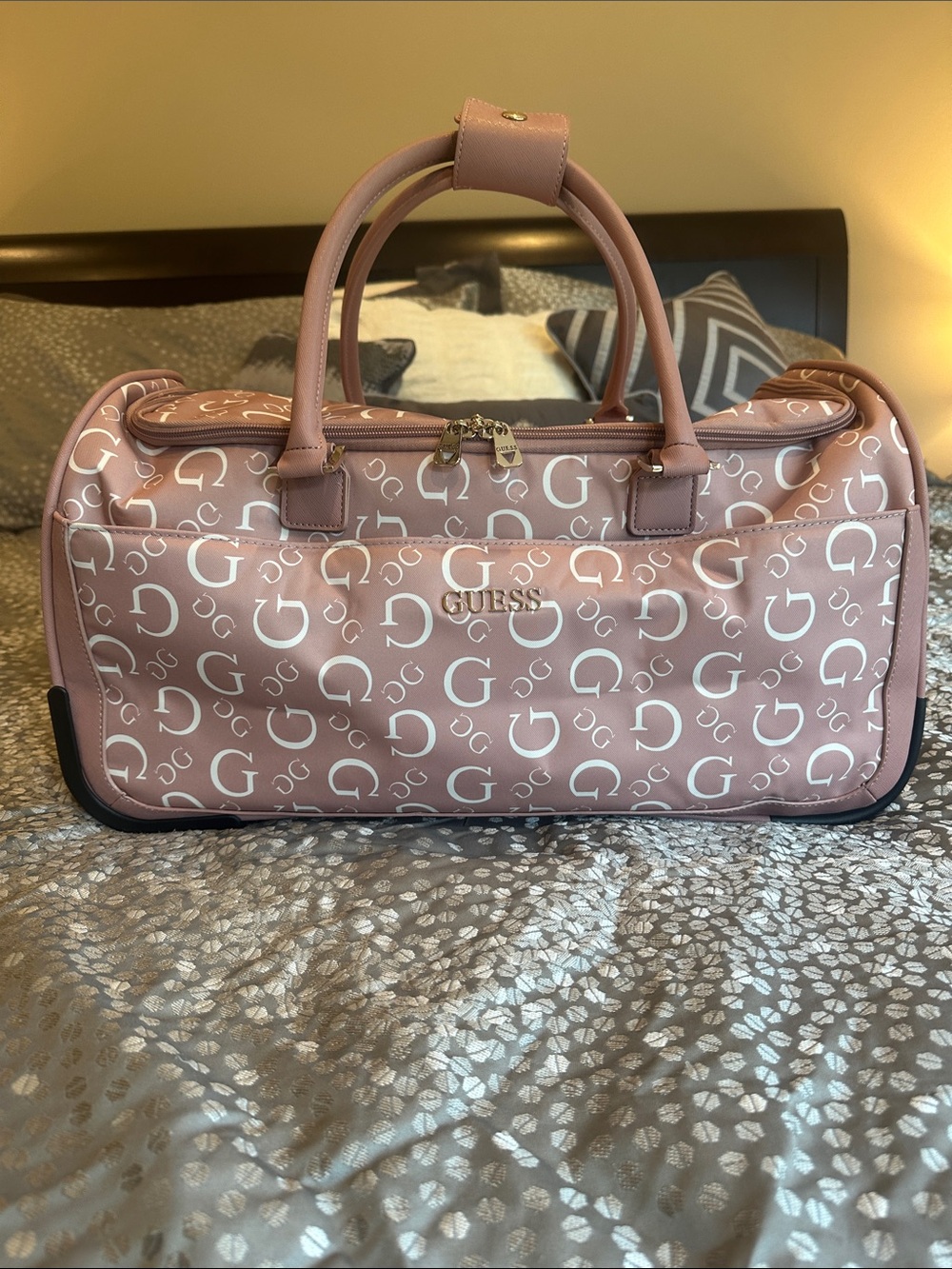 NWOT GUESS Rose Pink Logo-Print Travel Duffle Roller